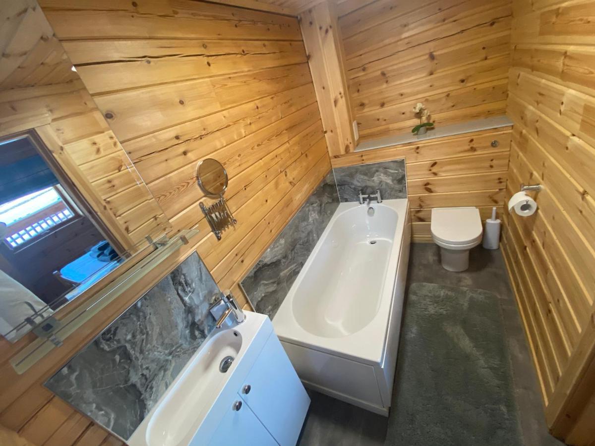 Pine Lodge Gorebridge Eksteriør billede